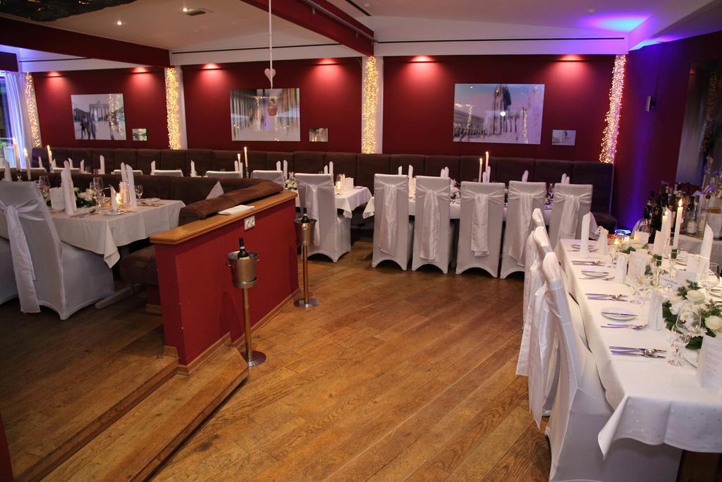Malteser Komturei Hotel / Restaurant Bergisch Gladbach Bagian luar foto