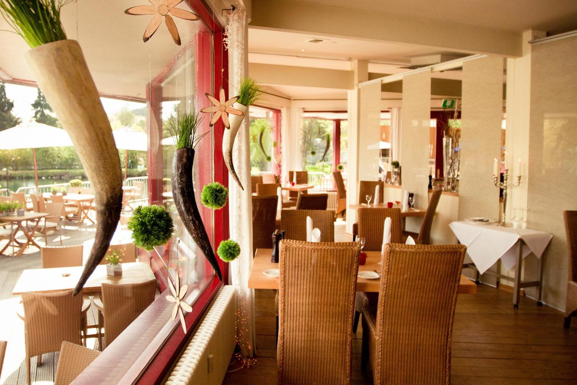 Malteser Komturei Hotel / Restaurant Bergisch Gladbach Bagian luar foto