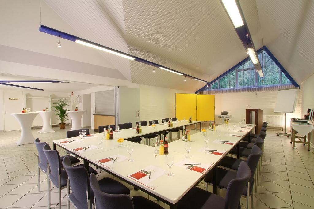Malteser Komturei Hotel / Restaurant Bergisch Gladbach Bagian luar foto
