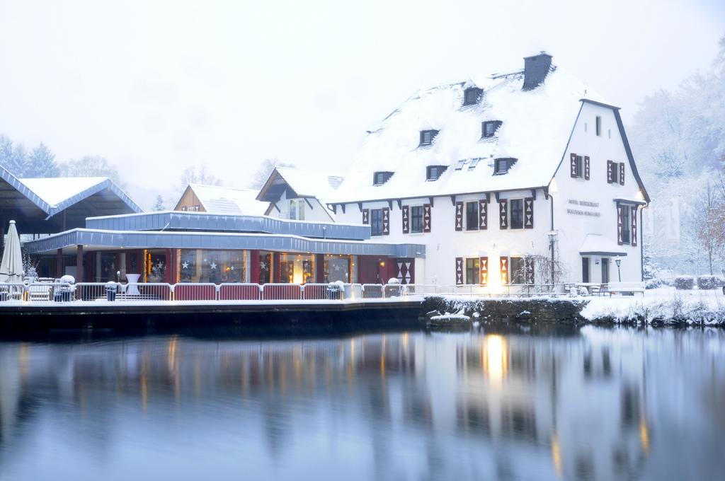 Malteser Komturei Hotel / Restaurant Bergisch Gladbach Bagian luar foto