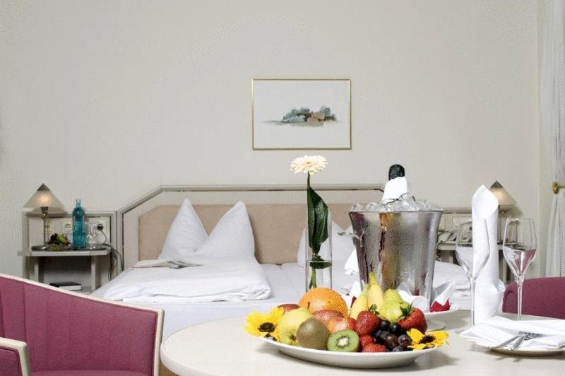 Malteser Komturei Hotel / Restaurant Bergisch Gladbach Ruang foto